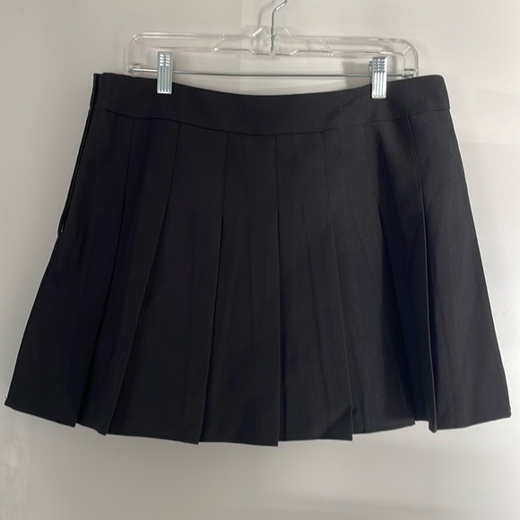 Black pleated mini skort - Picture 2 of 6